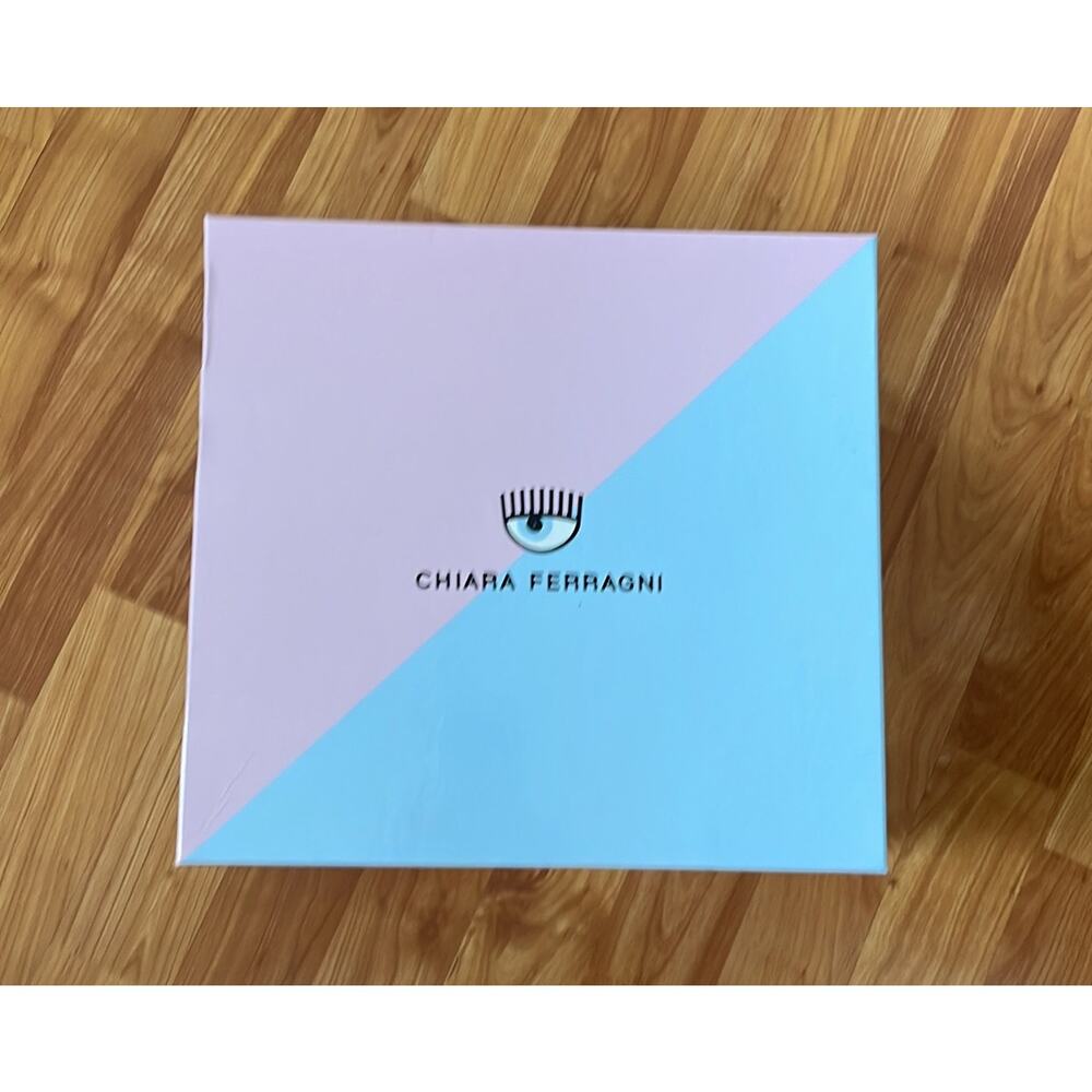 Chiara Ferragni empty shoe box‎